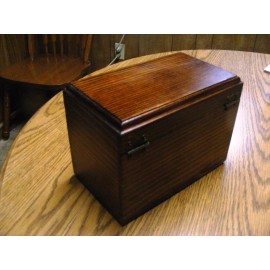 Steve's Gift Shoppe Cedar Recipe Box for 5 x 7 Recipe cards (Made in USA by Steve's Gift Shoppe) - Stained, With Latch