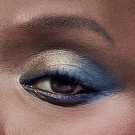 Estée Lauder The Essential Eyeshadow Quad Long-Lasting Palette – Sombras que se aplican y difuminan con facilidad. Resistentes al asentamiento y al difuminado, ideales para piel madura.