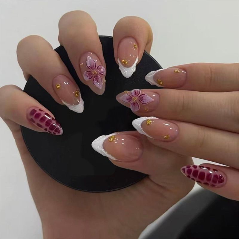 Uñas postizas medianas almendradas - Punta francesa blanca con flores