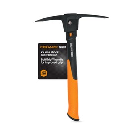 Fiskars IsoCore Pickaxe Mattock with Shock-Absorbing Handle, Dual-Head Tool for Roots & Rocks, 1.5 lb