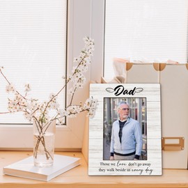 Dad Memorial Picture Frame 5x7, In Loving Memory Photo Frame, Memorial Gifts for Loss of Dad, They Walk Beside us Every Day Sympathy Wooden Picture Photo Frames for Desk Home Room Decor（White）