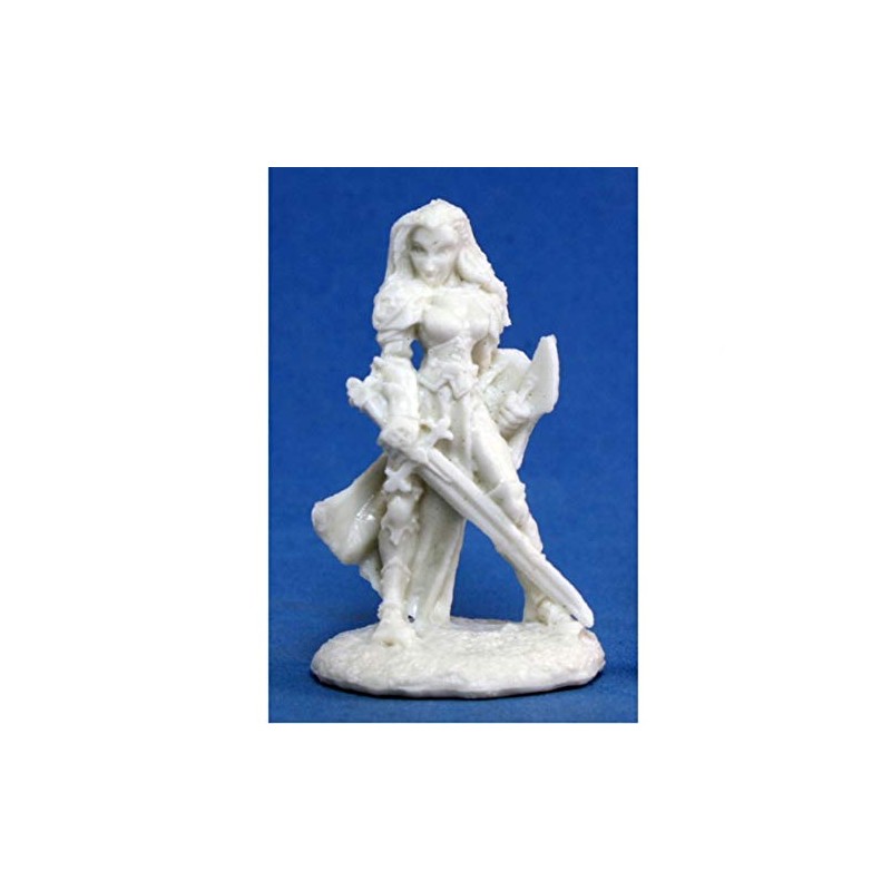 Reaper Finari, Female Paladin (1) Miniature