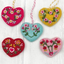 Bergin & Bath Needle Felting kit - Hearts. Learn to Make a Set of Heart Decorations from Natural Wool Fibres. Creative Gift for Adults and Teens.