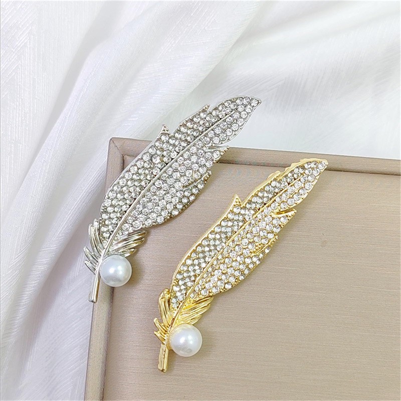 LPYO Feather Brooches Pin for Women Men Elegant Rhinestone Pearl