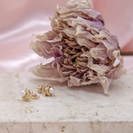 Carissima Gold Women's 9ct Yellow Gold 8mm Knot and Pearl Stud Earrings