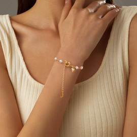 Vinswet Pearl Initial Bracelet for Women- Dainty Gold Letter heart Charm Pearl Beaded Bracelet Jewelry for Women, Bridesmaid Proposal Wedding Bride Party Bridal Shower Gift M