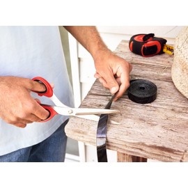 tesa Magnetvorhang selbstschließend - Insektenschutzvorhang mit Magneten für Balkon- und Terrassentüren - zur einfachen Montage ohne Bohren - 2,2 m x 1,0 m