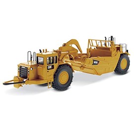 CAT Caterpillar 657 G Wheel Tractor Scraper with Operator "Core Classics Series" 1/50 Diecast Model by Diecast Masters