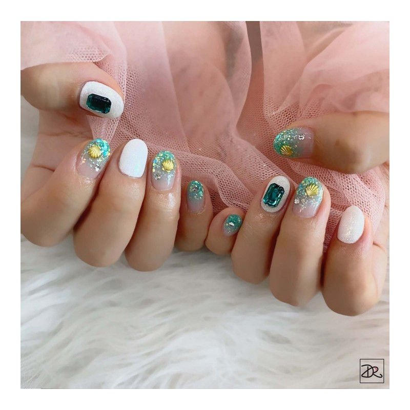 Next day delivery⭐Summer vacation seashell nails⭐ / 다음날 발송⭐여름휴가 조개네일⭐