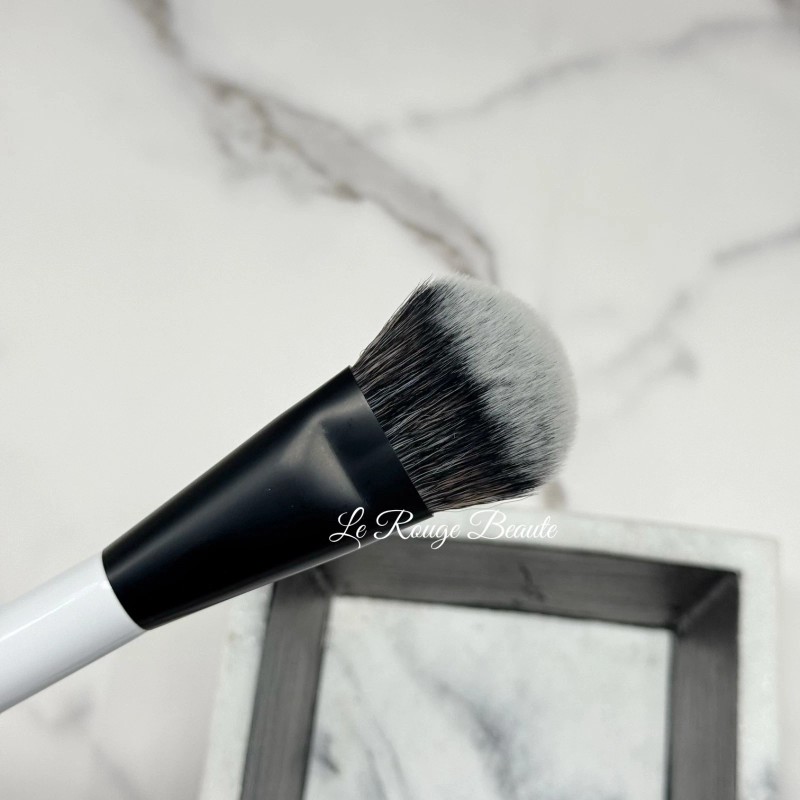 Base y brocha facial de doble extremo maquillaje por Mario