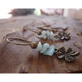 Bronze Klee & Eisblaue Steine lange Haken Ohrringe, handgefertigt, Glück, Glücksbringer, Klee, Kleeblatt, Kleeblatt Ohrringe, Klee Ohrringe, Glücksohrringe, Glücksbringer Ohrringe