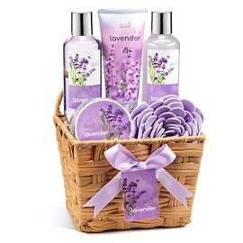 Freida and Joe Set De Regalo De 6 Piezas De Lavanda Para Baño Y Cuerpo En Cesta De Mimbre. Set De Regalo De Spa De Lavanda Relajante Y Calmante Para