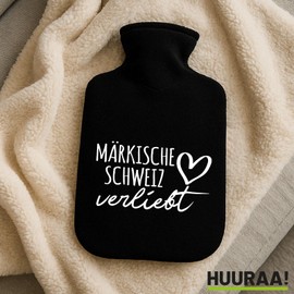Huuraa Wärmflasche Märkische Schweiz verliebt Geschenk 1,8 Liter Black Classic Veloursbezug Märkische Schweiz Präsent
