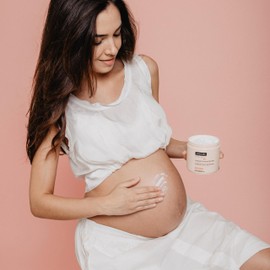 Suavinex, Stretch Mark Pregnancy Cream Improves Elasticity Soothes Itching Suitable for Sensitive Skin Gentle Fragrance Easy Absorption 95% Ingredients