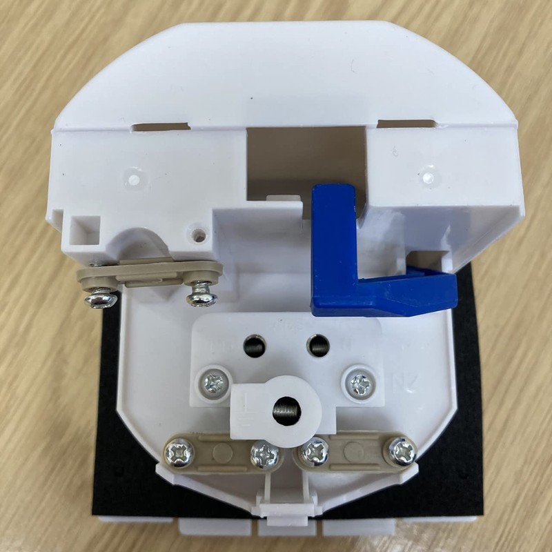 CARAVAN FLUSH FITTING 240V 3 PIN MAINS PLUG INLET BOX