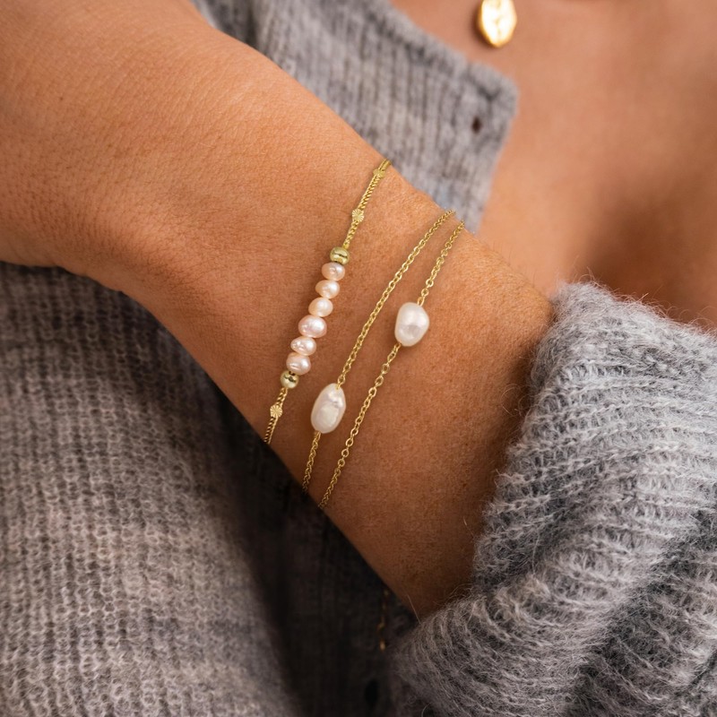 GINAZL Pearl Bracelet, Dainty 14K Gold Plated Pearl Bracelet Trendy