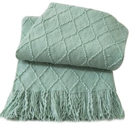 Battilo Home - Manta de punto suave, ligera, con textura de diamante y borla para cama, sofá (azul claro, 127 x 152 cm)