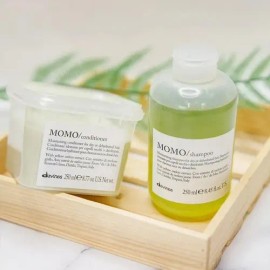 Kit Hidratante Shampoo Y Acondicionador Davines Momo 250 Ml                                                                                           