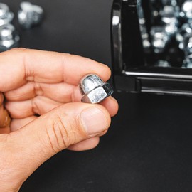 HELPMATE – M10 Hutmuttern DIN 1578 – galvanisch verzinkter Stahl – 25 Stück – Sechskant-Hutmuttern zum Schutz und zur Befestigung von Schraubenenden
