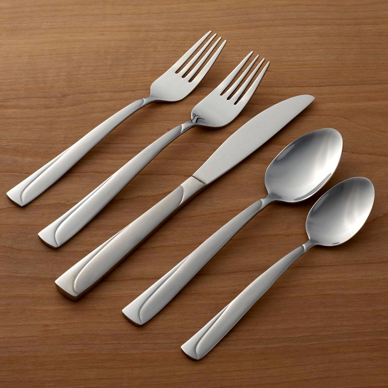 Oneida, Service for 8 Madeline 51 Piece Everyday Flatware Caddy,