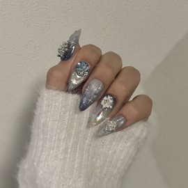 [Winter Nail Discount❄] Snowflake Rain Reflective Glitter Glass Al Nail Magnet Nail - Blue Silver / [겨울네일할인❄] 눈꽃비 반사글리터 유리알네일 자석네일 - 블루실버