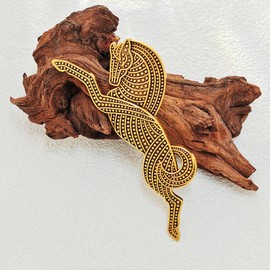 KINMOT Vintage Celtic Brass Horse Brooch Pin - Galloping Animal Jewelry with Ornate Design and Textured Beads, Gold-Tone Alloy - Elegant Art Deco-Inspired Accessor