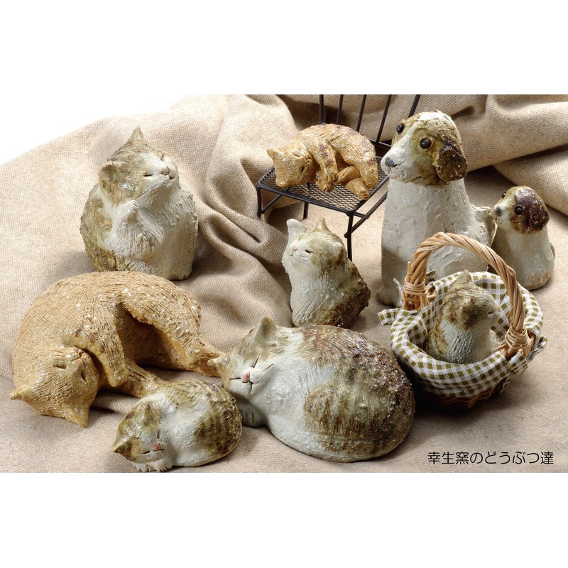 Shigaraki Ware 40-4077 Hechimon Kosei Kiln Sitting Dog Large