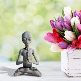 Itonash Garden Statue,Meditating Alien Sculptures Indoor Outdoor Garden Decor Garden Sculpture for Fairy Garden Home Patio Deck Porch Yard Art Decoration (Meditation alien)