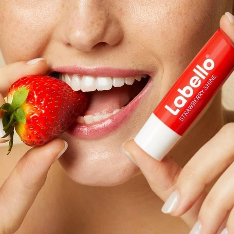 Labello Strawberry Shine Lip Balm 5,5 ml