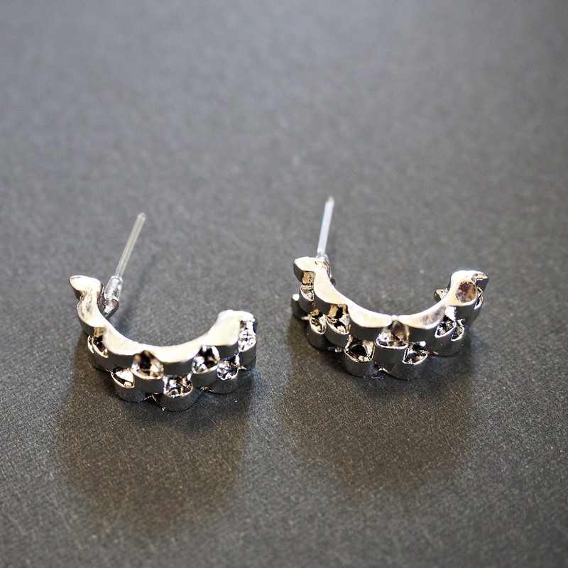 Miyabi Grace Women's Elegant Silver Check Resin Plastic Post Earrings