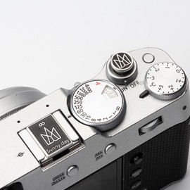 Crown Pattern Camera hot Shoe Cover Shutter Decorative Button Set for Fuji XT4, XT30, XE3,for Canon R6 R5 R7 R8 R10 for Nikon D750 D610 Z7 Z5 Z6 Z50 Z30 (Aluminum Alloy-Set01)