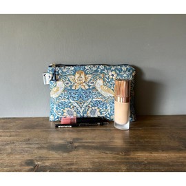 Vagabond Bags Ltd William Morris Strawberry Thief Large Cosmetic Bag,Blue,25cm x 17cm x 1.5cm