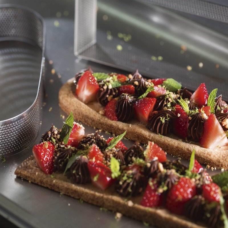 LACOR - 68532 - Micro-Perforated Round Ring, Ideal for Cakes
