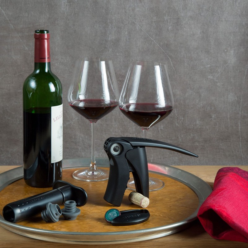Le Creuset, Weinpumpen-Set inkl. 3 Verschlüssen, Weinkonservierung, Black Metal, Zamak,