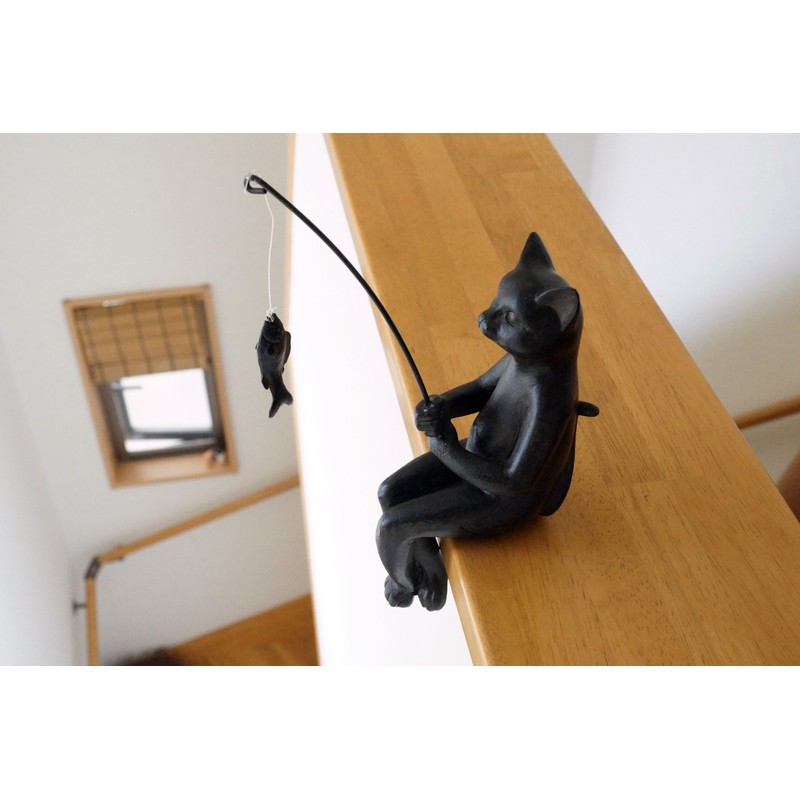 猫の置物 ねこの置物 アンティーク雑貨【釣りをする猫】