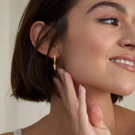 Jenosy Earrings Gold Women's Pearl Earrings Delicate Pearl Stud Earrings for Women Cartilage Huggie Stud Earrings for Girls Hypoallergenic Earrings 18K Gold-Plated Fashion Jewellery for Women and