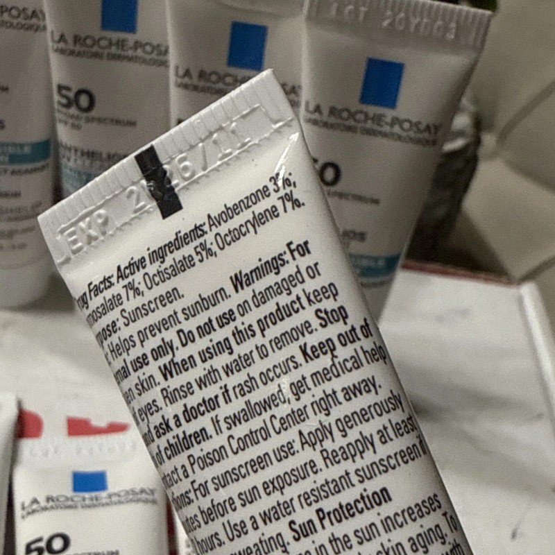 La Roche-Posay 10 La Roche Posay Anthelios UV Clear Daily