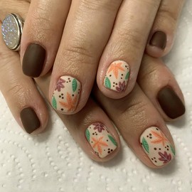Fall Press on Nails Short Square Brown Thanksgiving Fake Nails Full Cover Maple Leaf False Nails with Designs Matte Glue on Nails Cute Stick on Nails Manicure Artificial Acrylic Nails for Women Girls