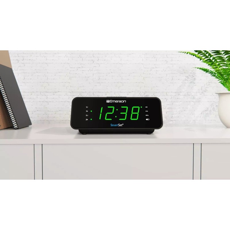 Emerson SmartSet Alarm Clock Radio with AM/FM Radio, Dimmer, Sleep