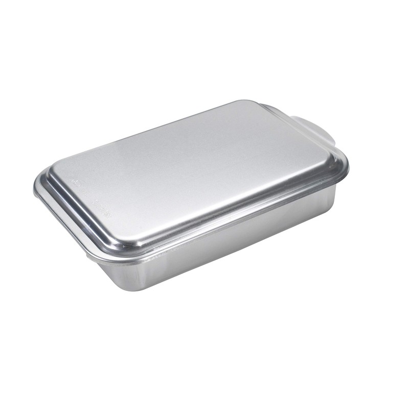 Nordic Ware Classic Metal 9x13 Covered Cake Pan