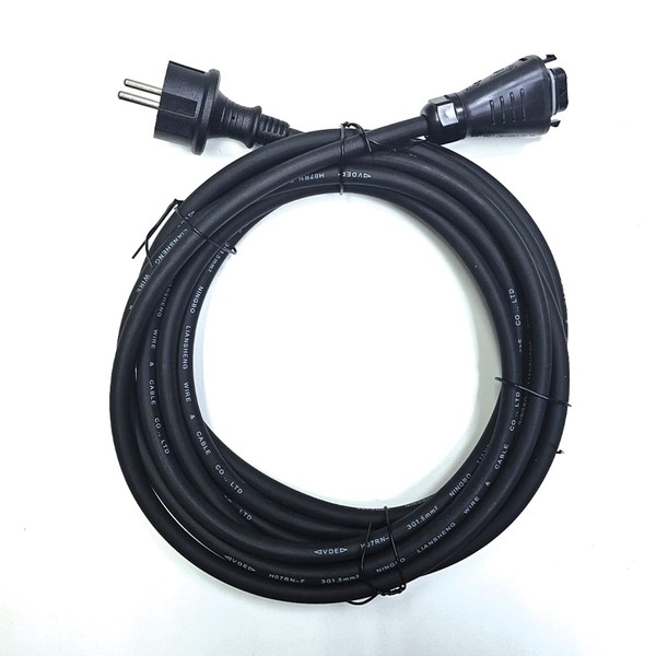 Connection cable for inverters, balcony power plants, micro inverters, plug