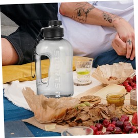 KOMBIUDA Durable Fitness Water Jug Large Capacity Sports Bottle Portable Water Cup Stable Base Ideal for Outdoor Activities Sports Work Random Color