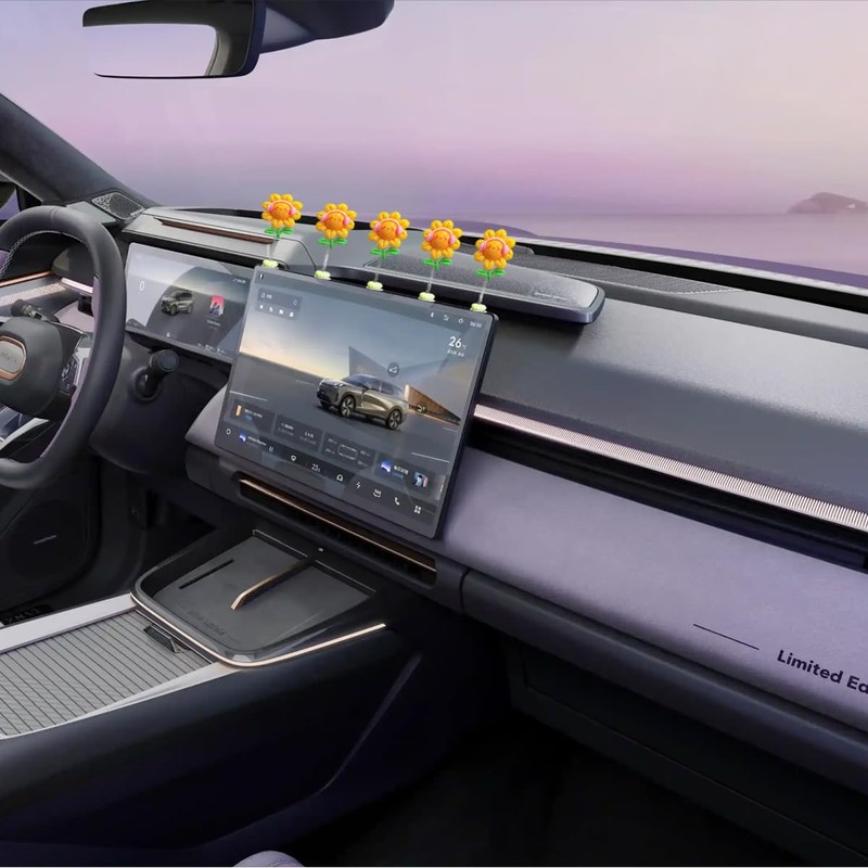 Dancing Sunflower Car Dashboard Decorations, Sunny Flower Spring-Action Bobblehead Design