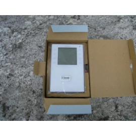 Siemens New Siemens QMX3.P34 S55624-H105 White Room Operator Unit w/ Temperature Sensor
