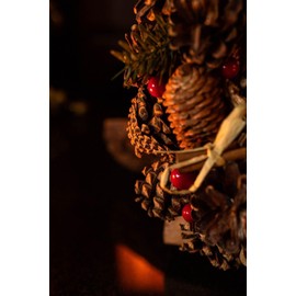 Marco Paul Christmas Pine Wreath Garland Ornaments - Classical Autumn Decor with Pine Cones, Orange, Berries and Cinnamon Christmas Decorations - 30cm Xmas Hanging Garland Indoor, Outdoor Decoration…