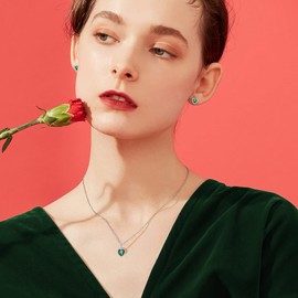 Bestyle Heart May Emerald Birthstone Necklaces Green Crystal Pendants Embellished with White Crystals Sparkling Jewelry for Birthday/Christmas/Party/Anniversary/Wedding