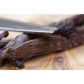Ugandan Vanilla Beans Whole Grade A Vanilla Pods for Homemade Vanilla Extract, Baking, Ice Cream, Flavoring, & Vanilla Powder (1 Ounce)