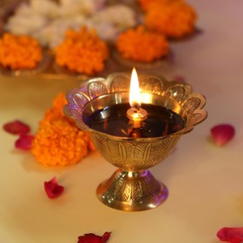 Brass Lotus Akand Diya – Traditional Indian Golden Oil Lamp for Diwali Pooja & Home Temple Decoration, Handmade Engraved Virgin Brass Metal for Thanksgiving & Festivals – (Pack of 1)