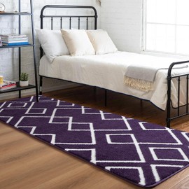 Rtizon - Alfombra de pasillo para recámara, 2 x 6 pies, color morado con espuma viscoelástica para pasillo, cama, esponjosa, lavable a máquina, alfombra geométrica marroquí para recámara, sala de