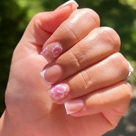 Short Square Press on Nails French Tip Fake Nail with Pink Flowers Designs Nude Glossy Full Cover Stick on False Manicure Acrylic Artificial Manicure for Women Daily Wear 24 Pcs